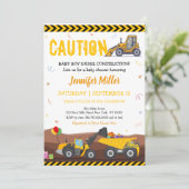 Vrachtwagen onder bouwleiding Baby Birthday Kaart (Staand voorkant)