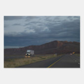 Vrachtwagens, bergen en zonsondergang prachtige ui inpakpapier vel (Voorkant)