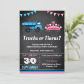 Vrachtwagens of Tiaras Gender Reveal Party Kaart (Staand voorkant)