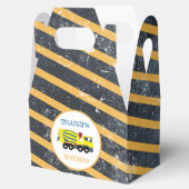 Vrachtwagens voor de bouw van betonstaal bedankdoosjes (Geopend)