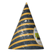 Vrachtwagens voor de bouw van betonstaal feesthoedjes (Links)