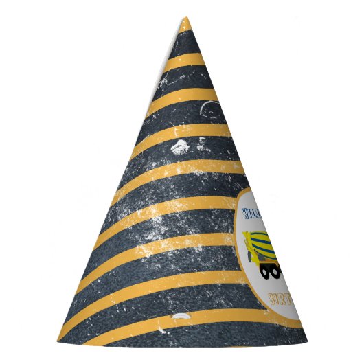 Vrachtwagens voor de bouw van betonstaal feesthoedjes (Links)