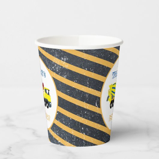 Vrachtwagens voor de bouw van betonstaal papieren bekers (Links)