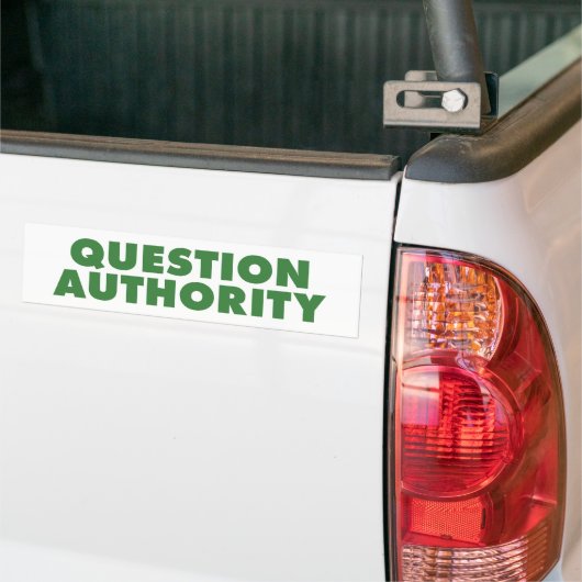 Vragenautoriteit - Groen Bumpersticker (Op Truck)