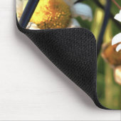 Vrede achter het hek. In bloemen illustratief. Muismat (Hoek)