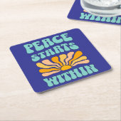 Vrede begint binnen kartonnen onderzetters (Schuin)