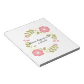 Vrede begint met een glimlach van roze en groene b notitieblok (Schuin)