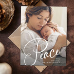 Vrede | Elegant script en foto kerst Feestdagenkaart<br><div class="desc">Dit elegante kerstvakantie briefkaart zegt "Vrede" in moderne scriptkalligrafie. Voeg je favoriete familiefoto en een bericht aan de achterkant toe.</div>