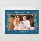 Vrede en Liefde Winter Blauw Holly Berries Foto Feestdagenkaart (Voorkant)