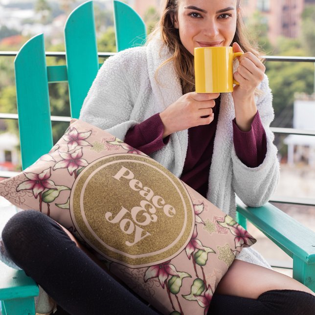 Vrede en Vreugde Roze Poinsettia Kerstmis Accent Kussen (Peace and Joy Pink Poinsettia Christmas Accent Pillow.)