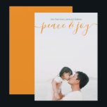 Vrede en vrolijke moderne Oranje Kaart voor Kerstm<br><div class="desc">Kerstvrede en feestelijke feestdag voor vrolijke feestdagen Foto van Ricaso - ontworpen met een fantastische stromende typografie voor vrede en vreugde - dit eenvoudige moderne, heldere oranje ontwerp is zeker een hit voor familie en vrienden ... gemakkelijk om uw eigen tekst en foto toe te voegen - Stuur uw groeten...</div>