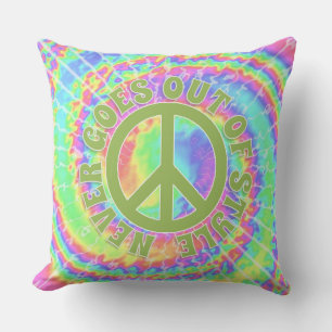 Vrede gaat nooit uit de mode op tie dye kussen