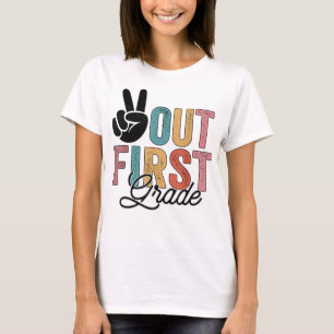Vrede in de eerste klas op de laatste dag van het t-shirt