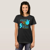 Vrede in de vijfde klas einde schooljaar leraar St T-shirt (Voorkant volledig)
