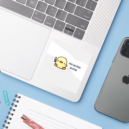 Vrede is nooit een optie geweest | Schattige kuike Sticker (Laptop met iPhone)