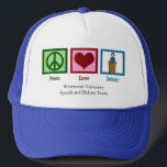 Vrede Liefde Debat Team Custom School Trucker Pet<br><div class="desc">Een schattig op maat gemaakt toespraak- en debatteam schoot glas cadeau met een vredesteken,  hart,  en iemand die achter een podium staat te spreken. Pas aan met uw school-,  hogeschool- of universiteitsnaam.</div>