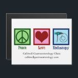 Vrede Liefde Endoscopie Custom Clinic Magnet Kaart<br><div class="desc">Peace Love Endoscopie magnetische kaart met uw gepersonaliseerde tekst voor vakantiekaarten of marketing. Een schattige magneet met een vredesteken, hart en endoscoop gebruikt in medische procedures om een patiënt te scopen.</div>