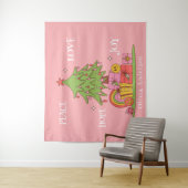 Vrede, Liefde & Vreugde - Retro Kerstboom op Roze Wandkleed (In situ)