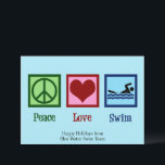Vrede Liefde Zwemmen Schattige Zwemteam Kerstmis Feestdagenkaart<br><div class="desc">Schattigee Peace Love Swim-vakantiekaarten voor een zweminstructiebedrijf om reclame te sturen voor zwemlessen of badmeesters Pas deze coole zwemmerkerstkaarten aan voor uw zwemcoach of leden van uw competitieve zwemteam. Ik hou van coole zwemmende shirten.</div>