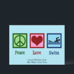 Vrede Liefde Zwemmen Schattige Zwemteam Kerstmis Feestdagenkaart<br><div class="desc">Schattigee Peace Love Swim-vakantiekaarten voor een zweminstructiebedrijf om reclame te sturen voor zwemlessen of badmeesters Pas deze coole zwemmerkerstkaarten aan voor uw zwemcoach of leden van uw competitieve zwemteam. Ik hou van coole zwemmende shirten.</div>
