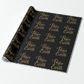 Vrede op aarde Gold Typografie Black Chic Holiday Cadeaupapier (Uitgerold)