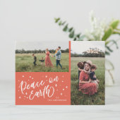 Vrede op Aarde Lettering Christmas Two Foto Feestdagenkaart (Staand voorkant)