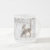 Vrede op aarde - twee uur in sneeuwige Bossen Matglas Koffiemok (Voorkant rechts)