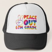 Vrede Uit Zesde Grade Tie Dye Laatste Dag 6e Grade Trucker Pet (Voorkant)