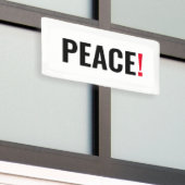 Vrede uitroepteken wit zwart rood anti-oorlog spandoek (Buitenkant Gebouw)