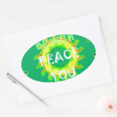 Vrede zij met u: Inspirerend groen en geel Ovale Sticker (Envelop)