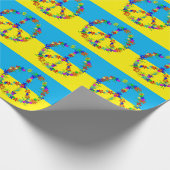 Vredesbord met bloemen, oekraïense vlag, wat cadeaupapier (Hoek)