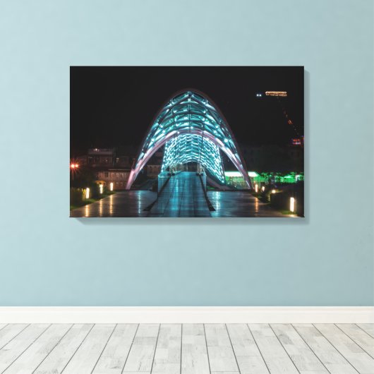 Vredesbrug, Tbilisi, Georgië Canvas Afdruk (Insitu (Houten vloer))