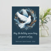 Vredesduif binnen krans van blauwe bladeren feestdagenkaart (Staand voorkant)