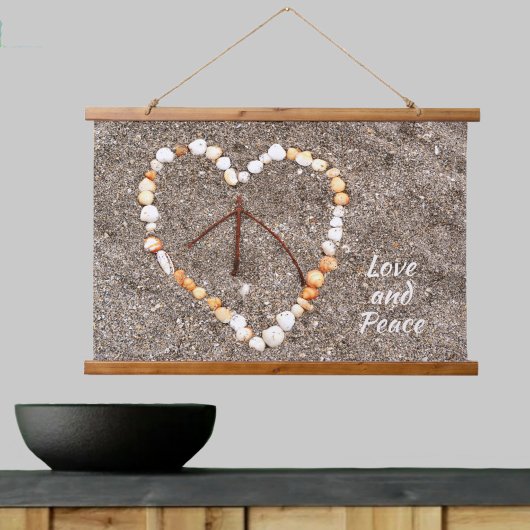 Vredesgebarentaal in het hart van de Seashells op  Hangend Wandkleed