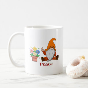 Vredeskabouter op een koffiekopje koffiemok