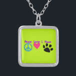 Vredesliefde en poten zilver vergulden ketting<br><div class="desc">Afbeelding in kleurrijke neonkleuren bevestigen. 3 symbolen - een vredesteken,  een hart en een poot,  met de woorden vrede,  liefde en poten. Voor vredelievende huiseigenaars.</div>