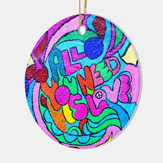 vredesliefdesversiering met hippie-stijl keramisch ornament (Links)