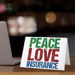 Vredesliefdesverzekering Feestdagen Kaart<br><div class="desc">Een schattig verzekeringsagent kerstcadeau met groene,  rode en blauwe letters die Peace Love Insurance lezen. Geweldig cadeau voor uw verzekeringsmaatschappij medewerkers.</div>
