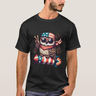 Vredesteken Hand Uil Vuurwerk Amerikaanse Vlag 4de T-shirt