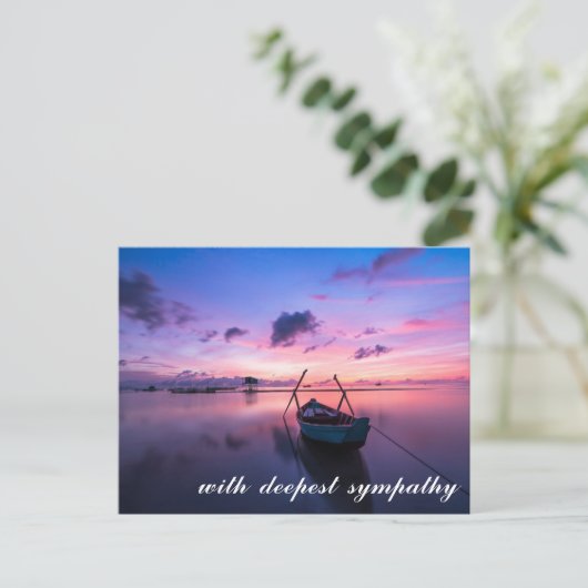 Vredig meer landschap met boot condoleancekaart briefkaart (Staand voorkant)