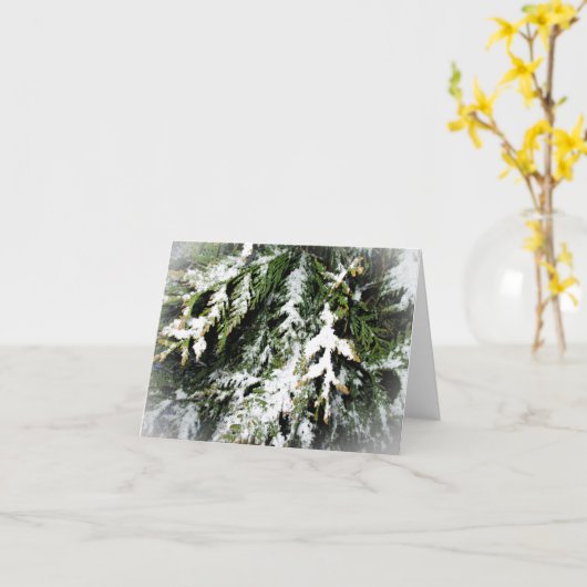 Vredige Kerstmis - Snowy Pine Tree Branches Kaart (Gele Bloem)