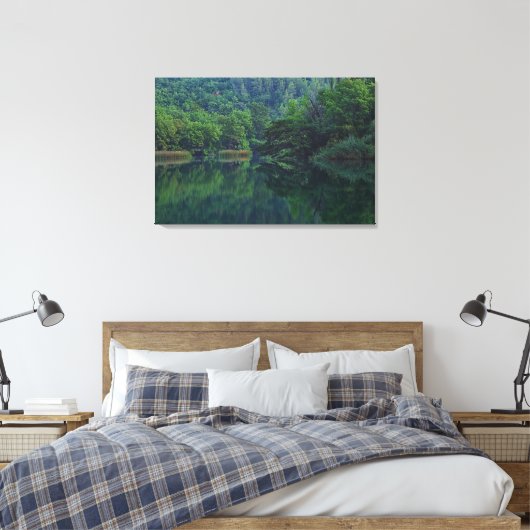 Vredige Ochtend Rivier met Reflectie van Bomen Canvas Afdruk (Insitu (Slaapkamer))