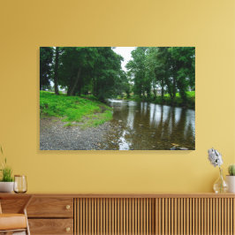 Vredige rivier Elwy oevers in St. Asaph Canvas Afdruk