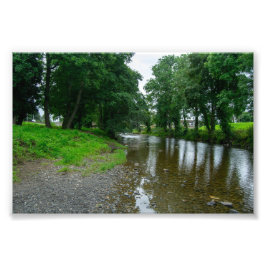 Vredige rivier Elwy oevers in St. Asaph Foto Afdruk
