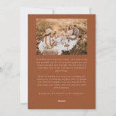 Vredige speelse vrolijke terracotta kerstfoto feestdagenkaart (Achterkant)