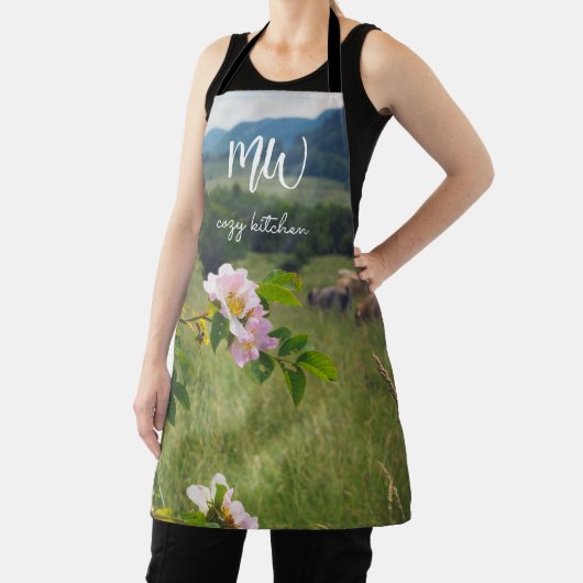 Vreedzaam landschap met wilde rozen schort (Insitu)