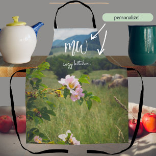 Vreedzaam landschap met wilde rozen schort