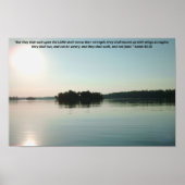 Vreedzaam meer en verre bomen met schriftuur poster (Voorkant)