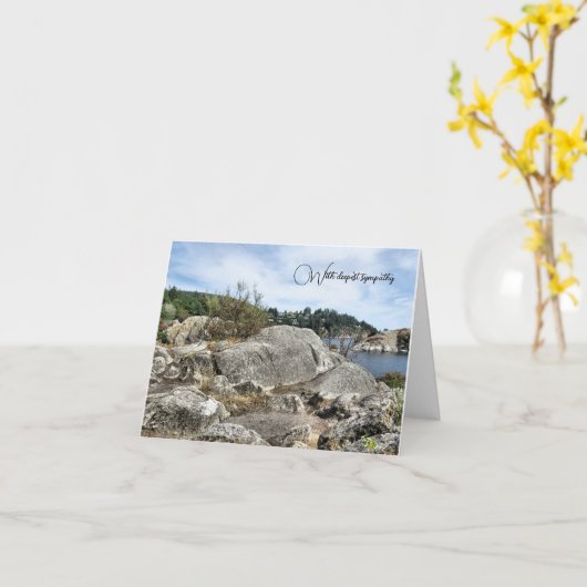Vreedzaam Oceanside Landschap - Sympathy Card Kaart (Gele Bloem)