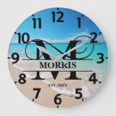 Vreedzaam strand Front M monogram Grote Klok (Voorkant)